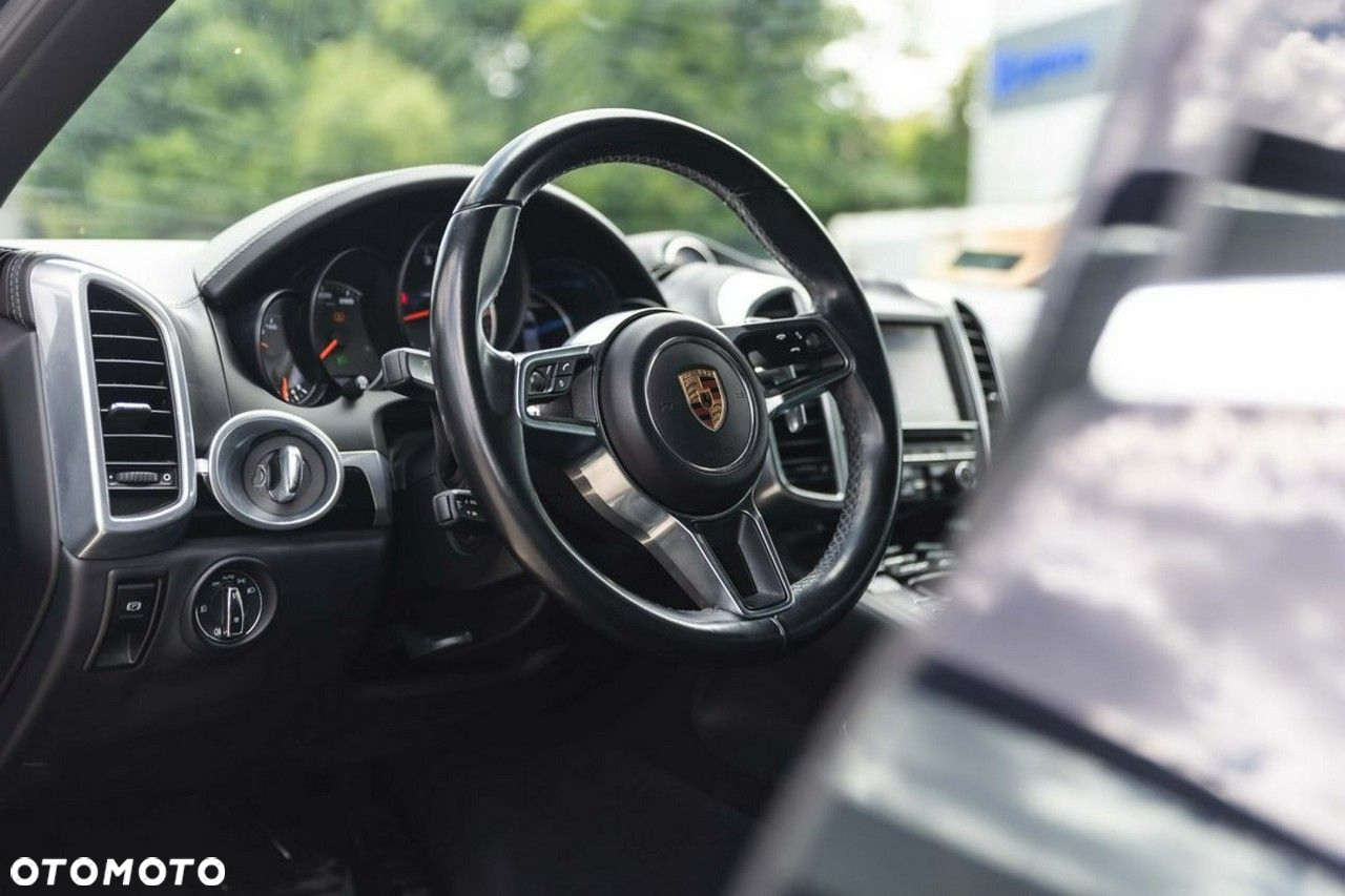 Porsche Cayenne - 34