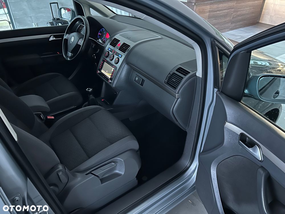 Volkswagen Touran 2.0 TDI DPF BlueMotion Technology Comfortline - 25