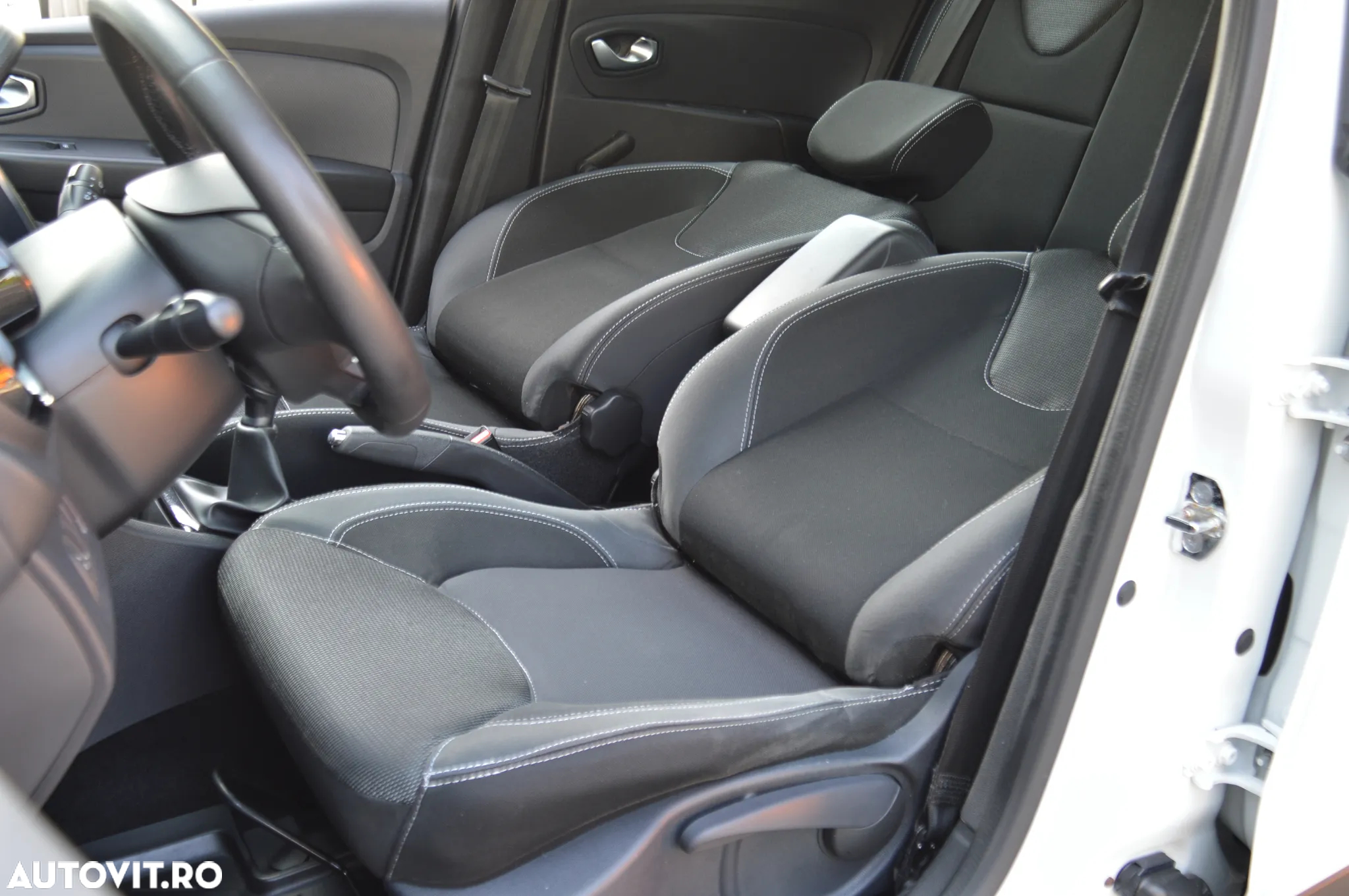 Renault Clio TCe 90 ZEN - 12