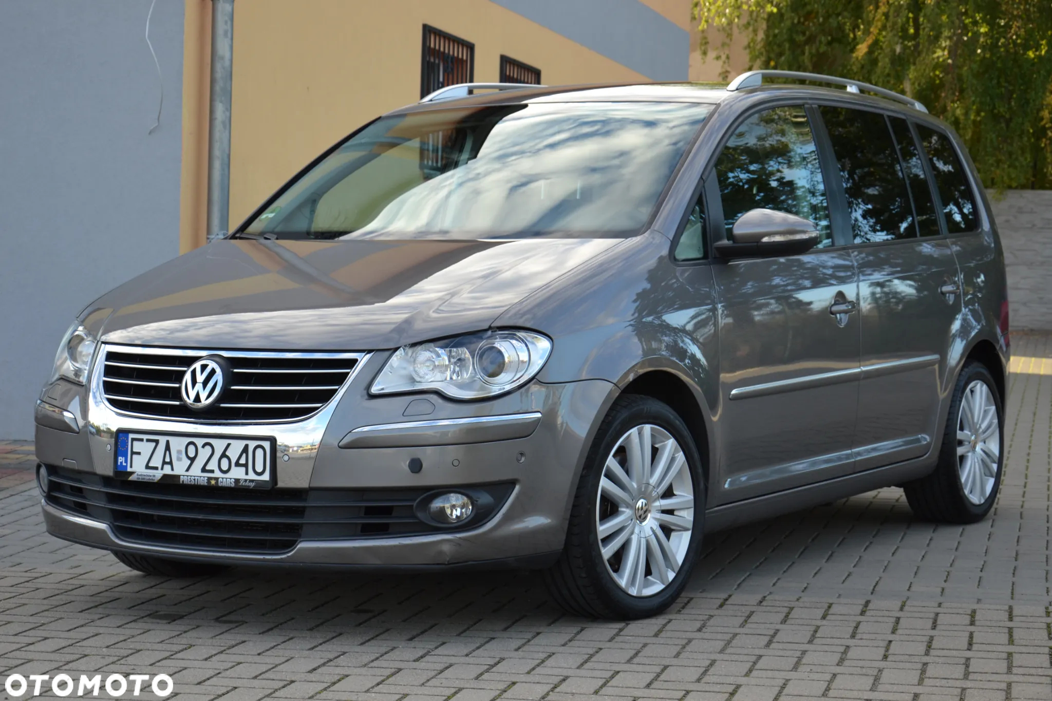 Volkswagen Touran 2.0 TDI DPF Highline DSG - 3