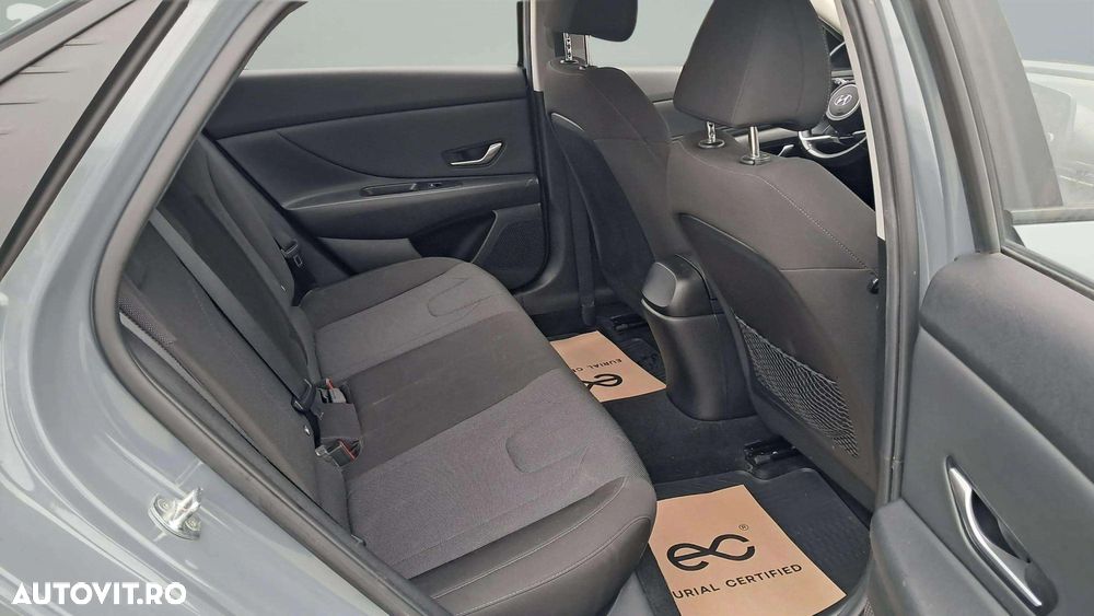 Hyundai Elantra 1.6 l 123 CP CVT Comfort - 17