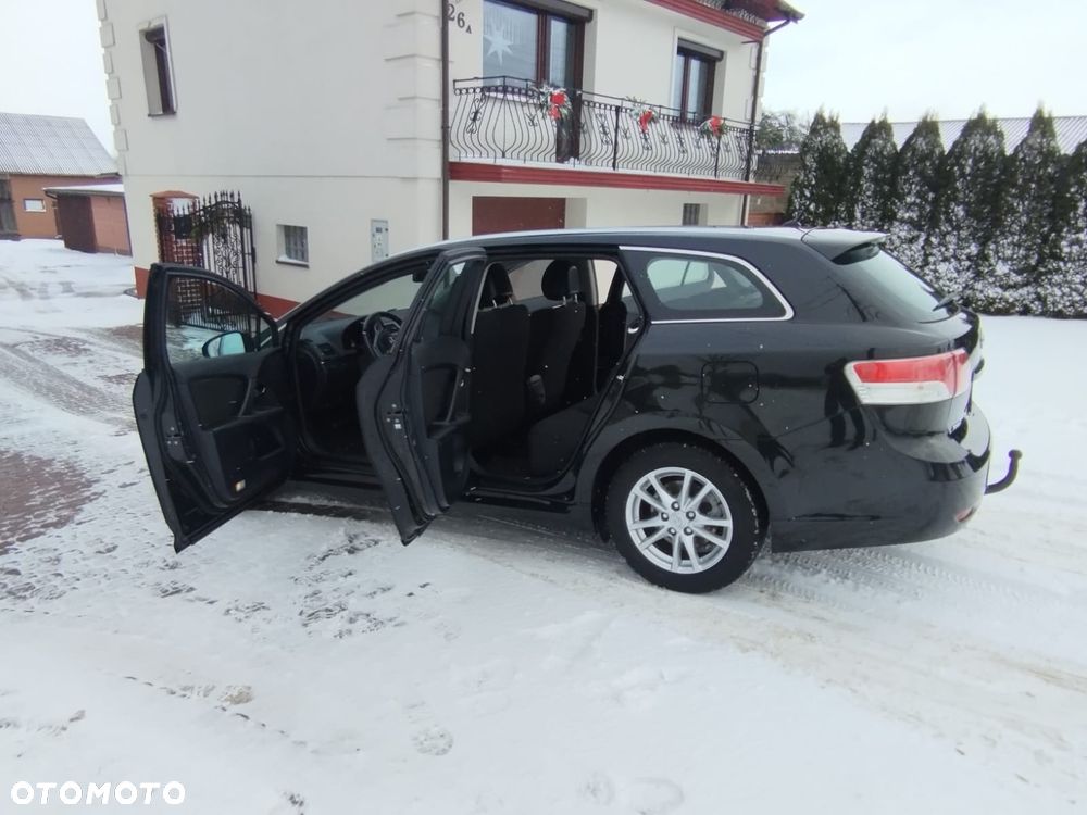 Toyota Avensis 1.8 Executive - 21