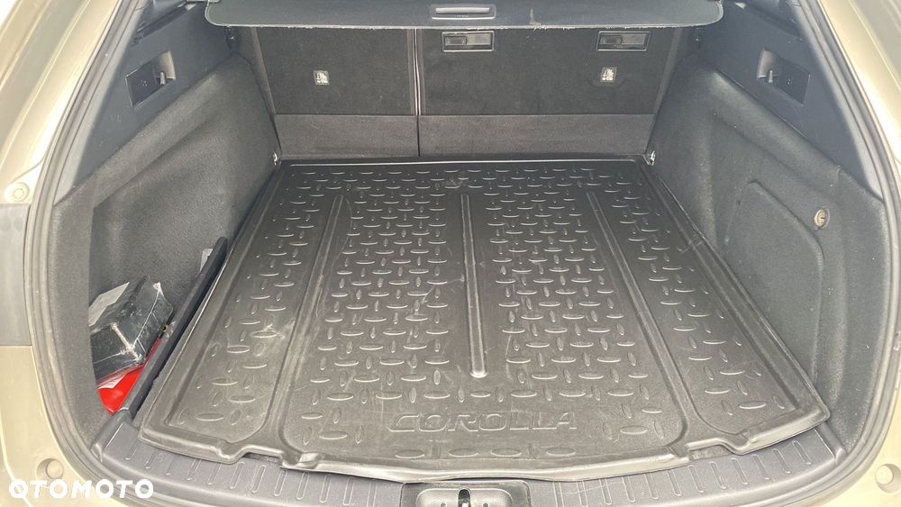 Toyota Corolla 2.0 Hybrid Trek - 13