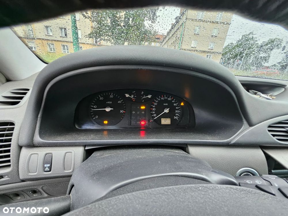 Renault Laguna 1.9 dCi Authentique - 10
