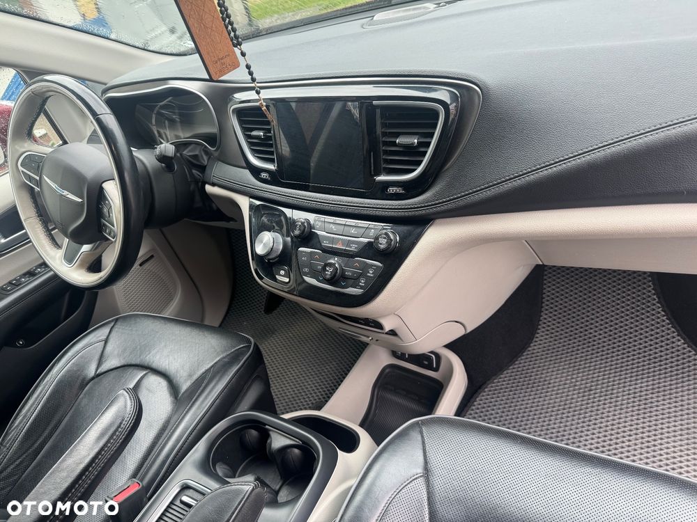 Chrysler Pacifica - 9