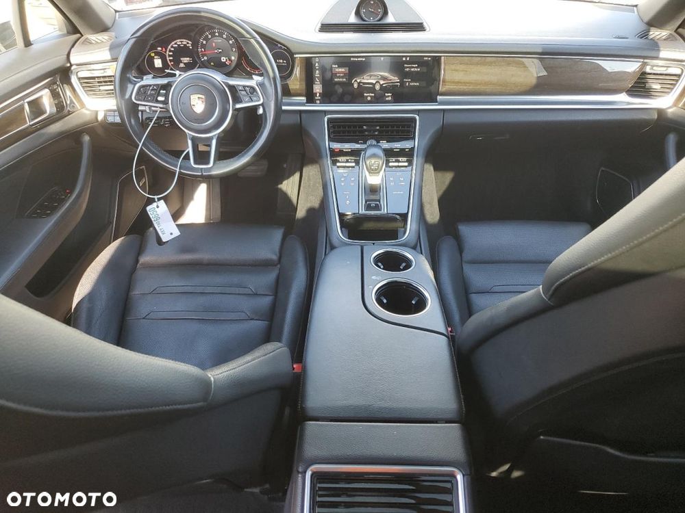 Porsche Panamera - 8