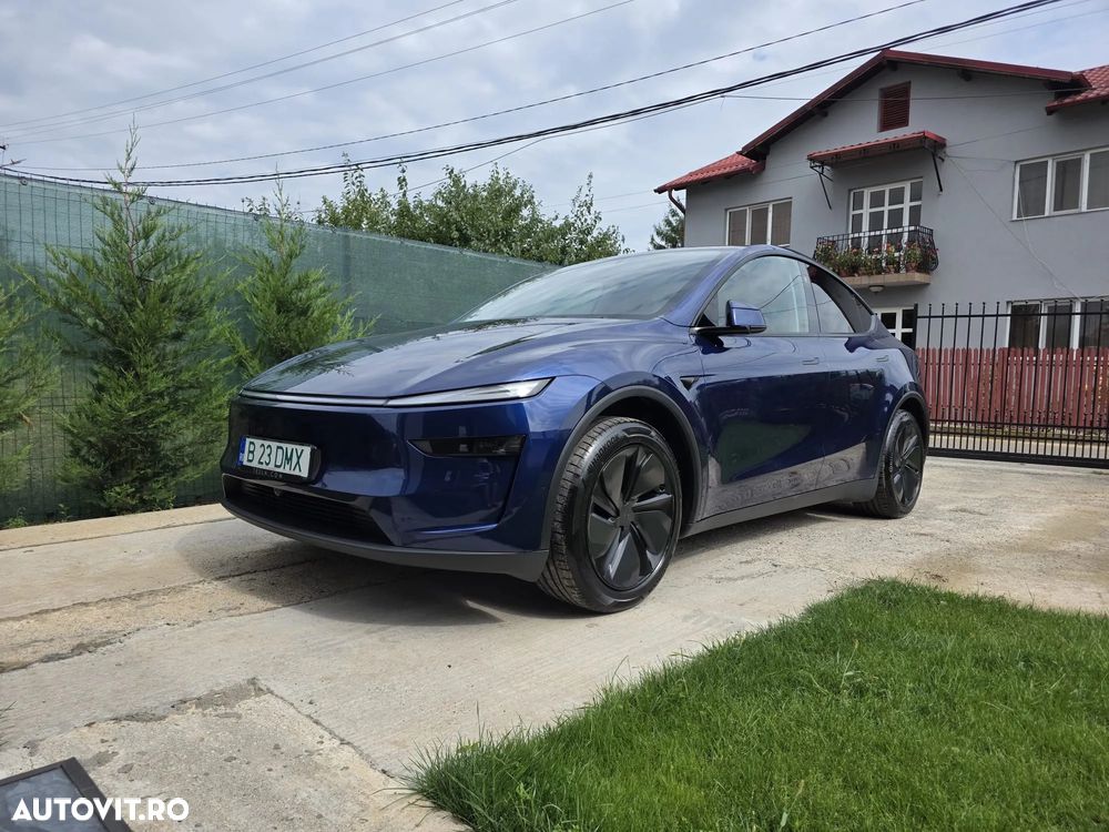 Tesla Model Y Long Range RWD Premium - 3