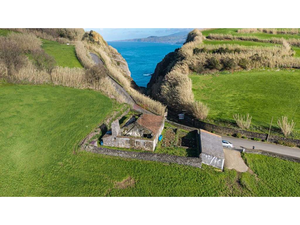 Produto Único, junto ao Porto e Farol da Ribeirinha, Ponta do Cintr... - Grande imagem: 5/25