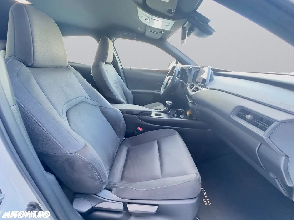 Lexus UX 250h Business Edition - 17