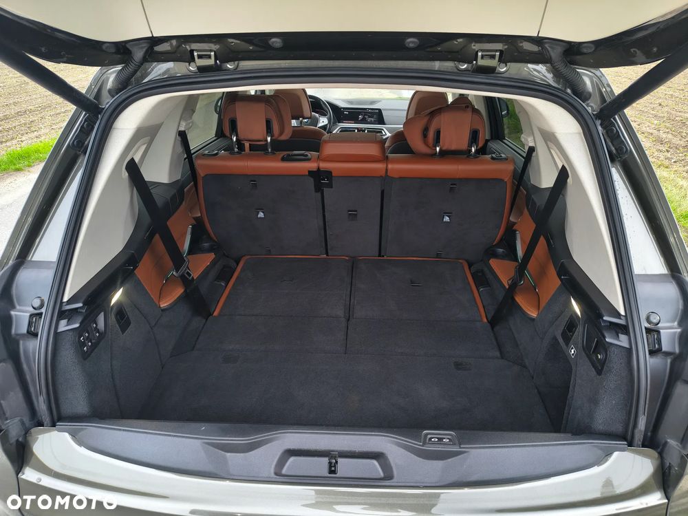 BMW X7 xDrive40d mHEV - 11