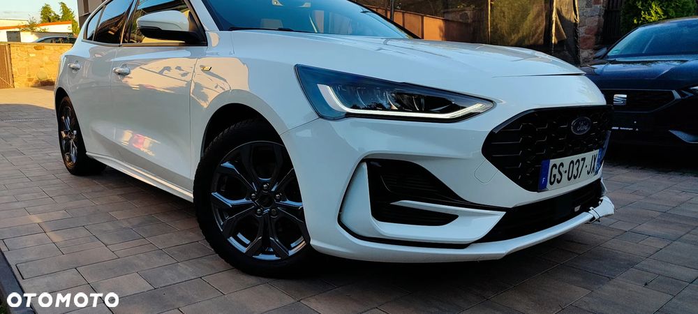 Ford Focus 1.0 EcoBoost Hybrid ST-LINE X - 2