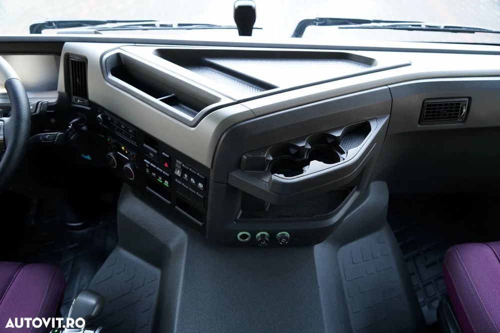 Volvo FM 430 / FULL ADR / GREUTATE: 6.500 KG / CABINĂ JOSĂ / 2022 / DUPĂ CONTRACT DE SERVICE GOLD / - 28