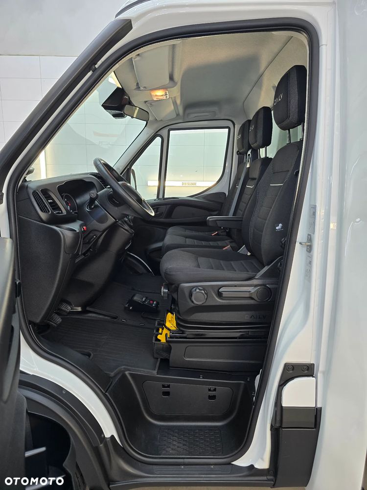 Iveco DAILY 50C18 MROŻNIA 8-PALETOWY + WINDA.1Tona AGREGAT Carrier -20*C +20*C 183Tyś km SERWIS DO OSTATNIEGO Km ASO IVECO SALON PL BOGATA OPCJA WYPOSAZENIA LED NAVI AKTYWNY TEMPOMAT FOTEL KIEROWCY PNEŁMATYCZNY - 31