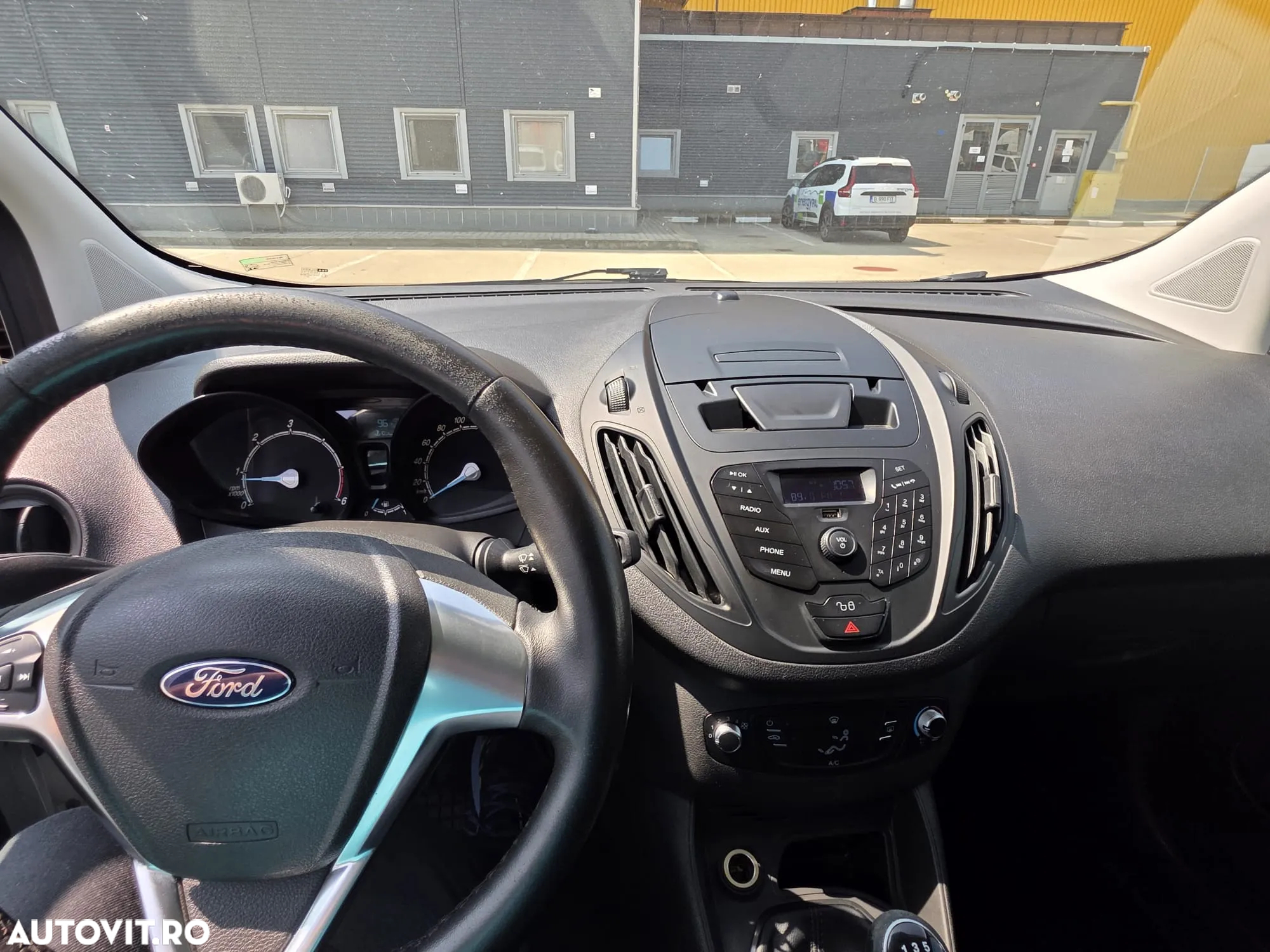 Ford Transit Courier - 7