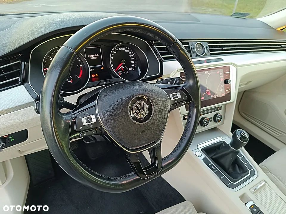 Volkswagen Passat Variant 2.0 TDI BMT Comfortline - 23