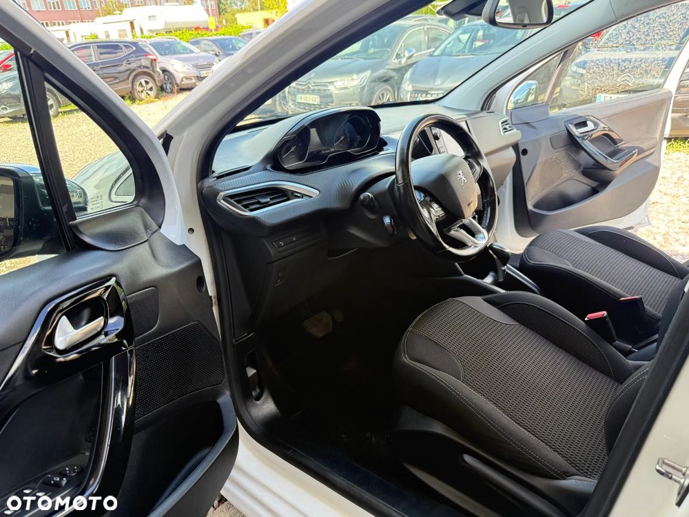 Peugeot 208 PureTech 110 Stop & Start EAT6 Allure - 8