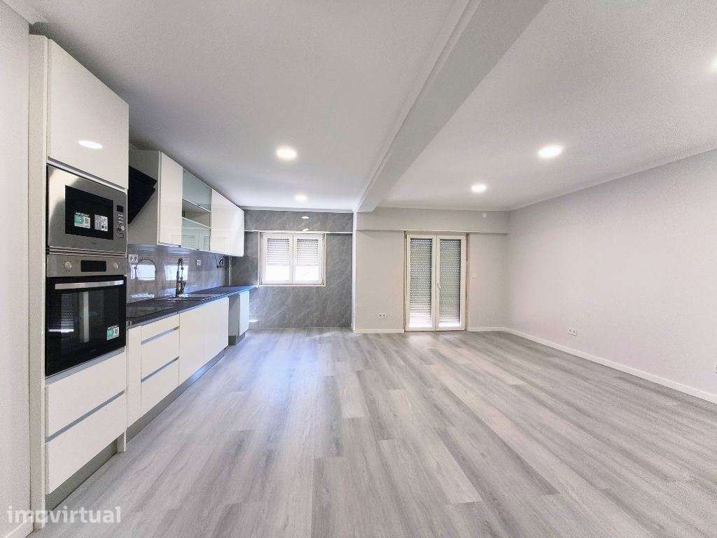 Amora, T4 totalmente remodelado - O Espaço que a Sua Família Merece - Grande imagem: 4/23