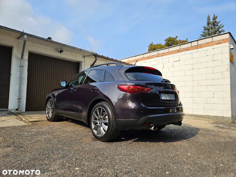 Infiniti QX70 - 9