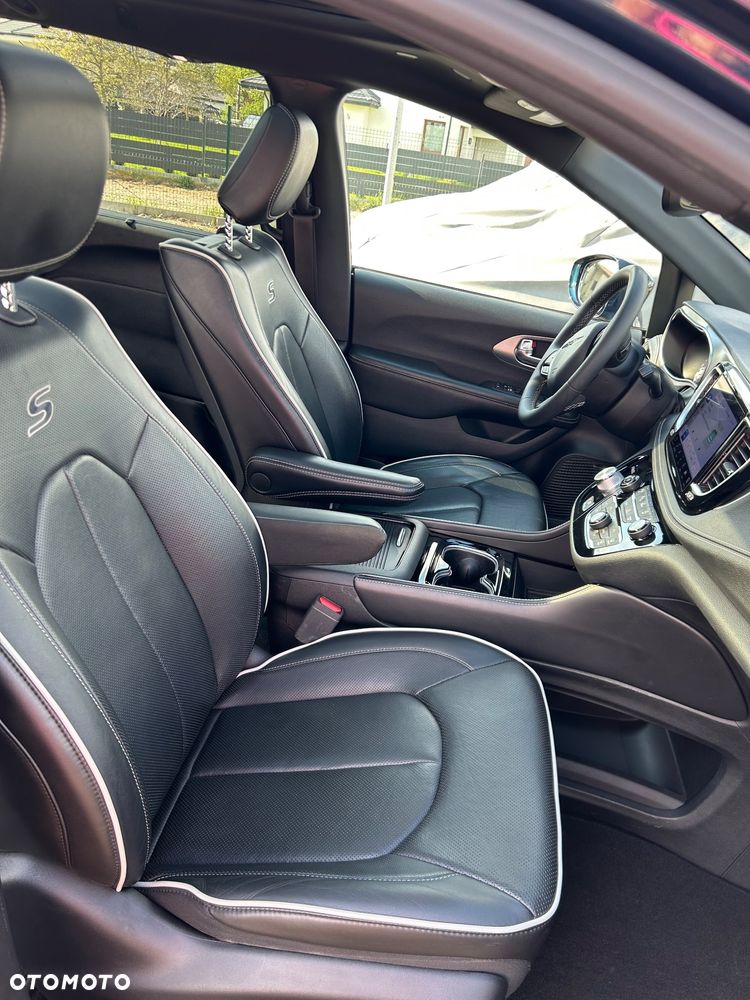 Chrysler Pacifica - 17