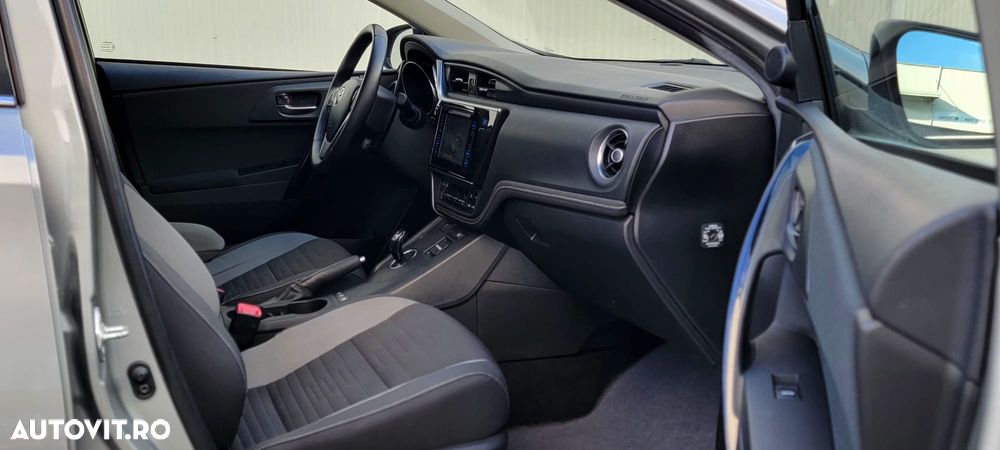 Toyota Auris 1.8 L VVT-i HSD Luna - 5