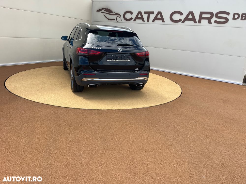 Mercedes-Benz GLA - 11