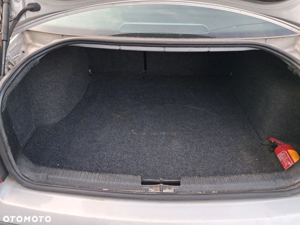 Volkswagen Passat - 16