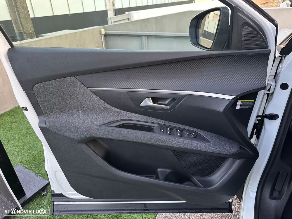 Peugeot 3008 1.2 PureTech Allure - 25