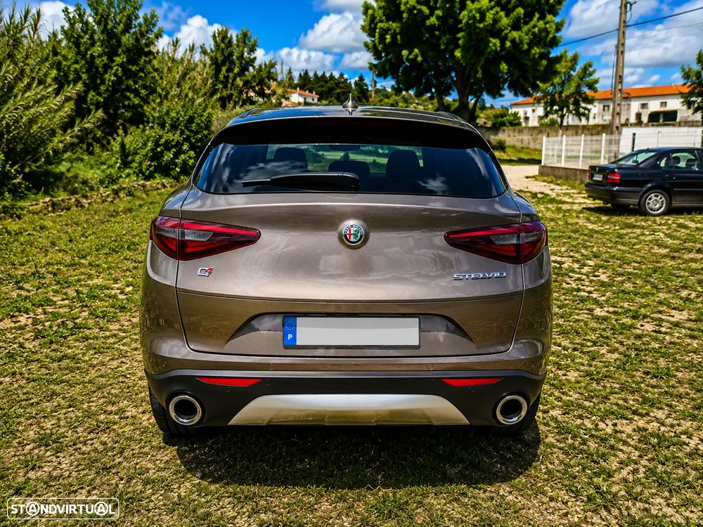Alfa Romeo Stelvio 2.2 16V AT8-Q4 Executive - 3