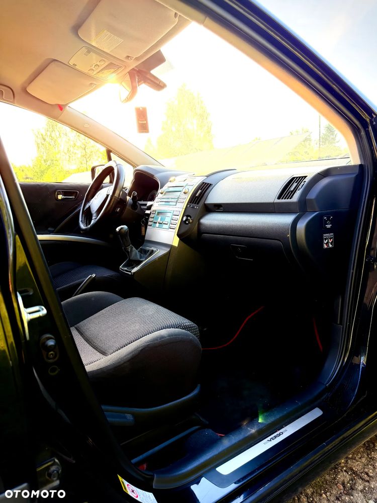 Toyota Corolla Verso 2.2 D-4D X 7os - 8