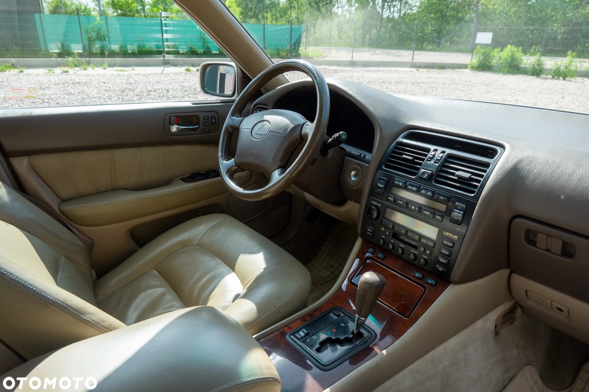 Lexus LS 400 - 32