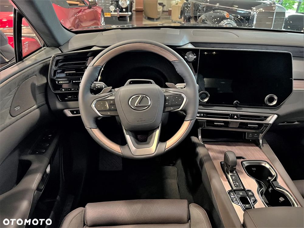 Lexus RX 450h+ Omotenashi - 11