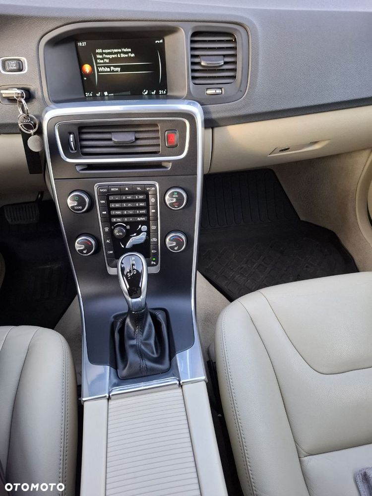 Volvo V60 D4 Drive-E Momentum - 16