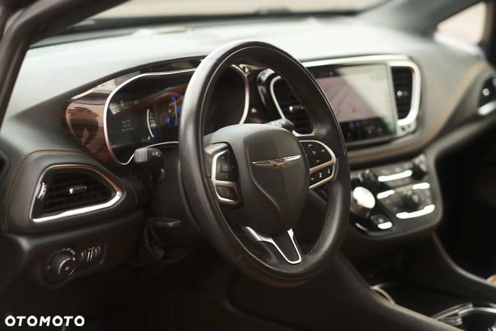Chrysler Pacifica - 28