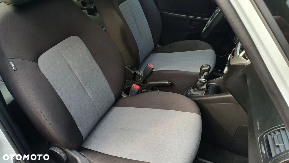 Kia Venga 1.4 Business Line - 12