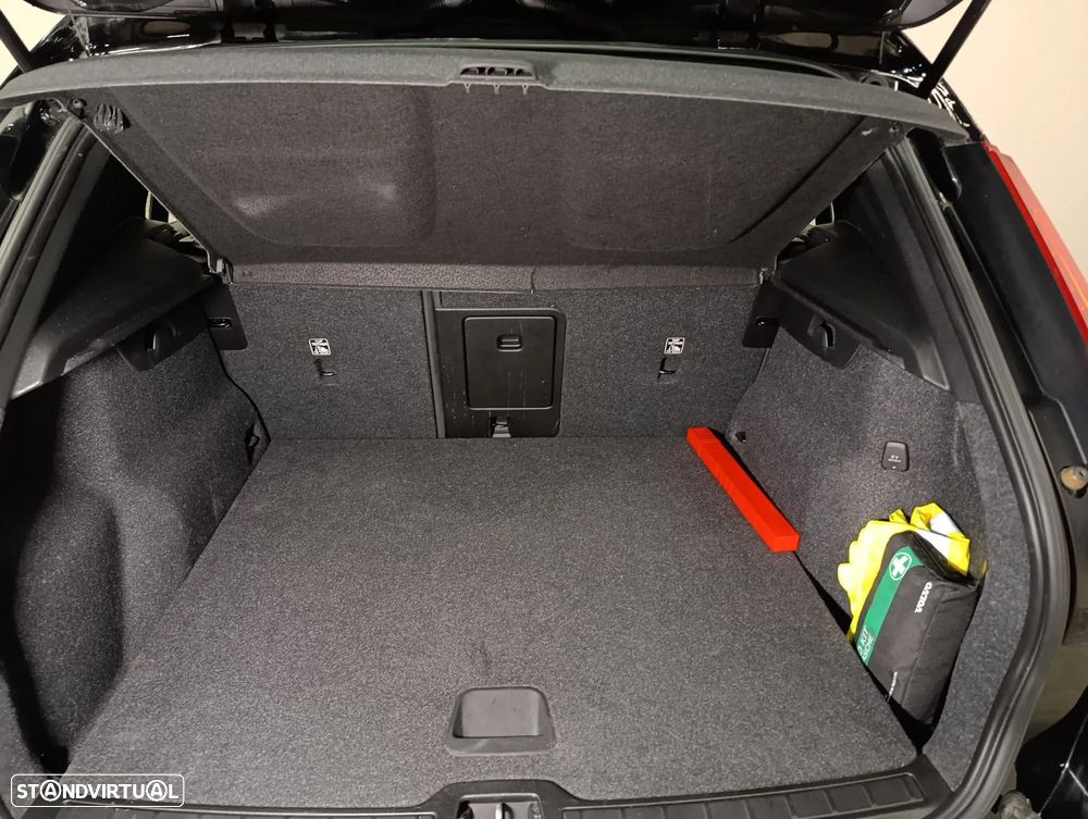Volvo XC 40 1.5 T2 Momentum Geartronic - 32