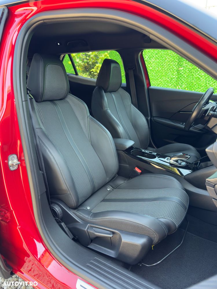 Peugeot 2008 PureTech 130 EAT8 GT Exclusive - 11