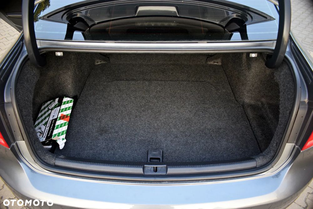 Volkswagen Passat - 32
