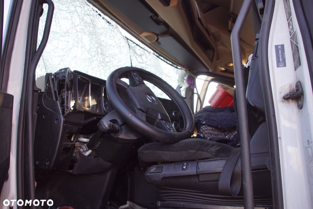 Pojazd na części - Mercedes Actros MP4 1845 12.8 449 KM OM471LA G211-12 9147 2018R Silnik Skrzynia Drzwi Grill Siodło Zbiornik Lampa Lusterko Deska Kokpit Sterownik Moduł Czujnik Licznik Panel Kierownica - 10