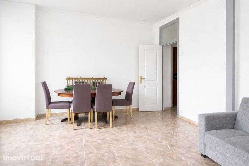 Campolide T2 pronto a entrar - Grande imagem: 2/6