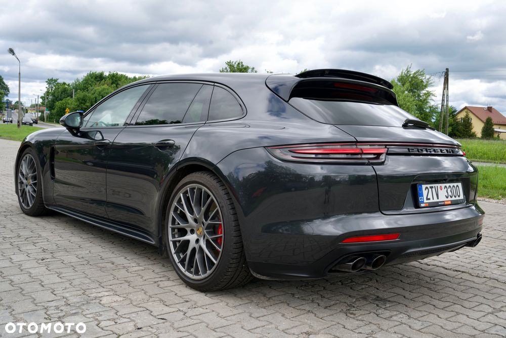 Porsche Panamera - 4