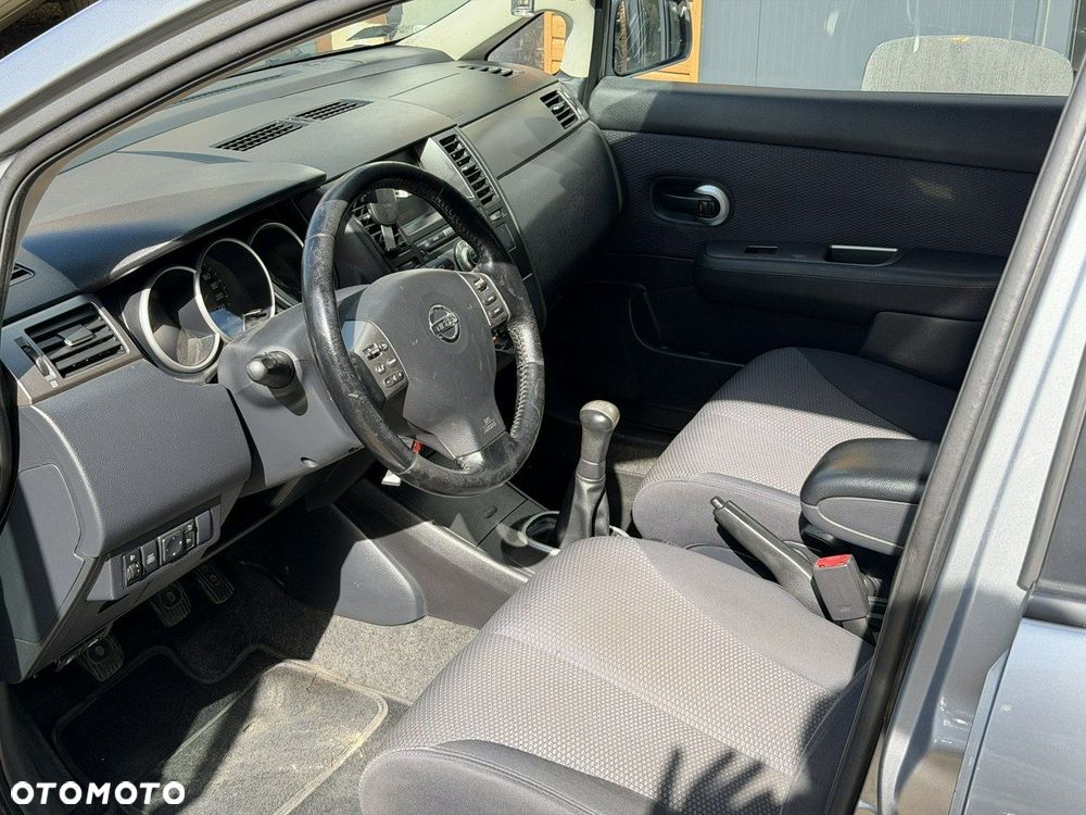 Nissan Tiida - 12