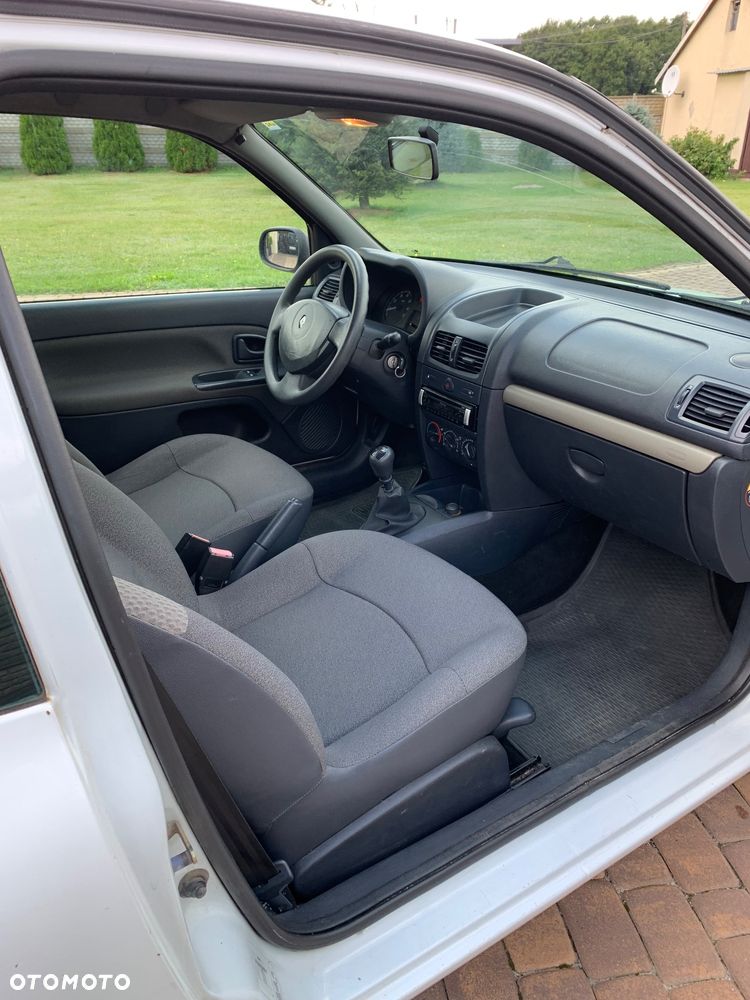 Renault Clio - 11