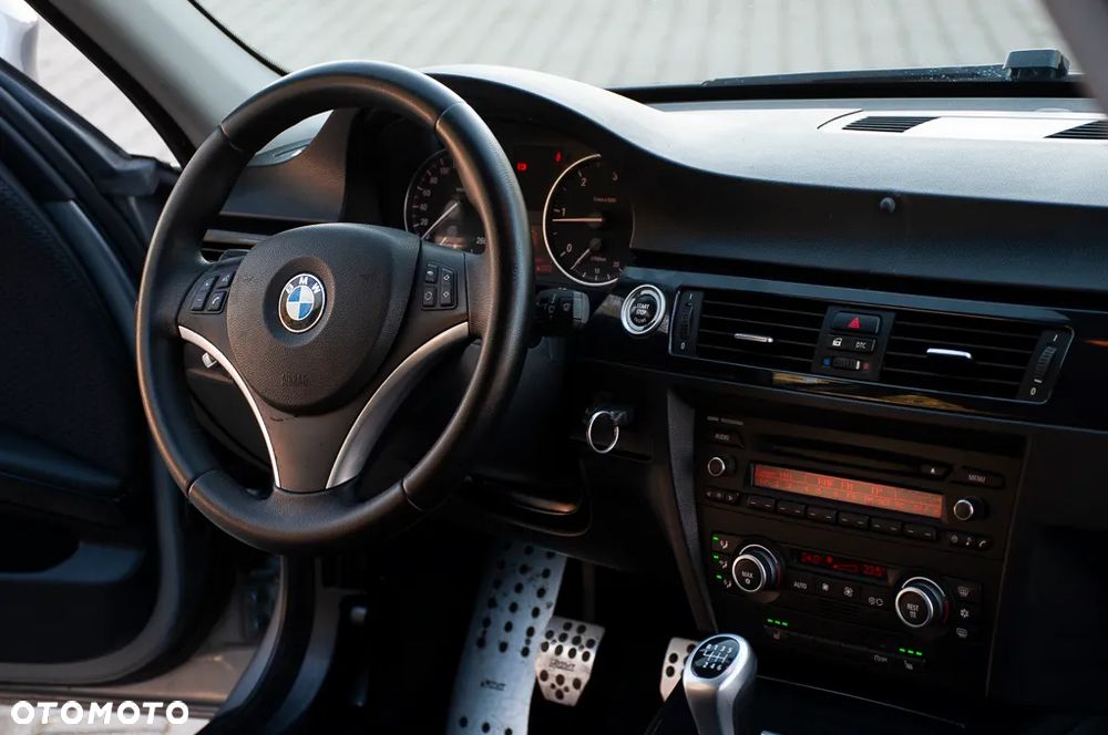 BMW Seria 3 320d - 29