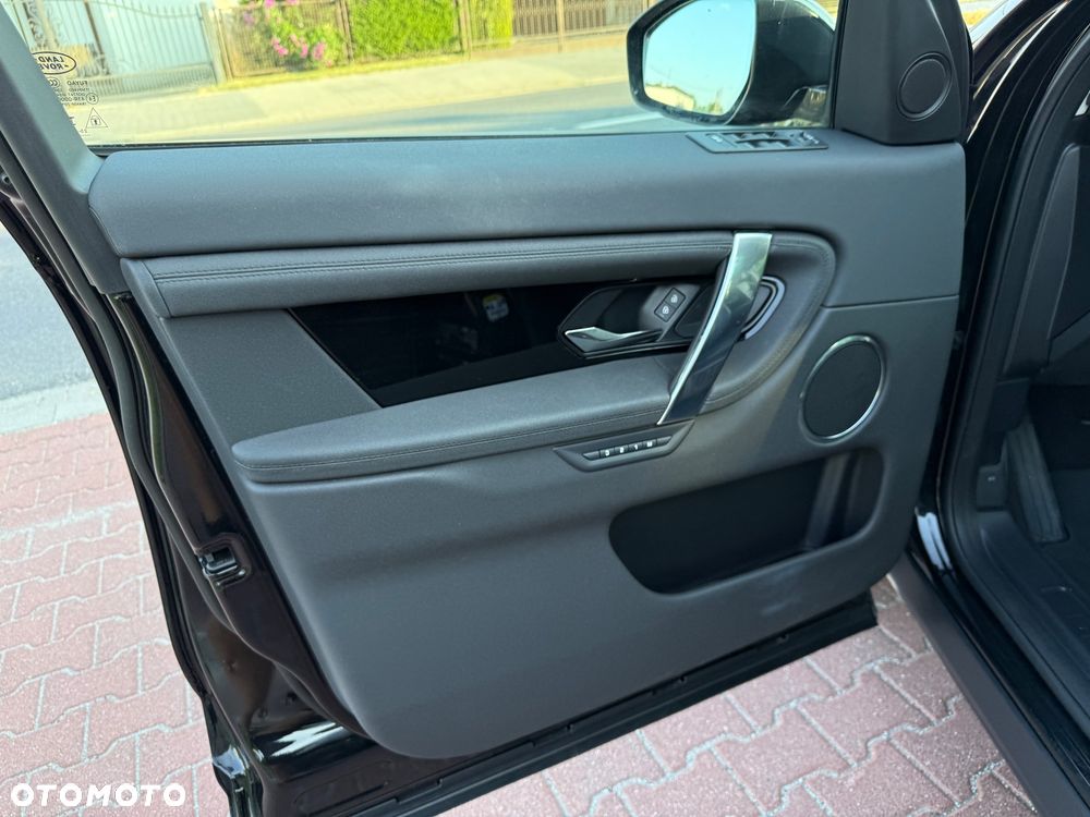 Land Rover Discovery Sport P300e R-Dynamic S - 24