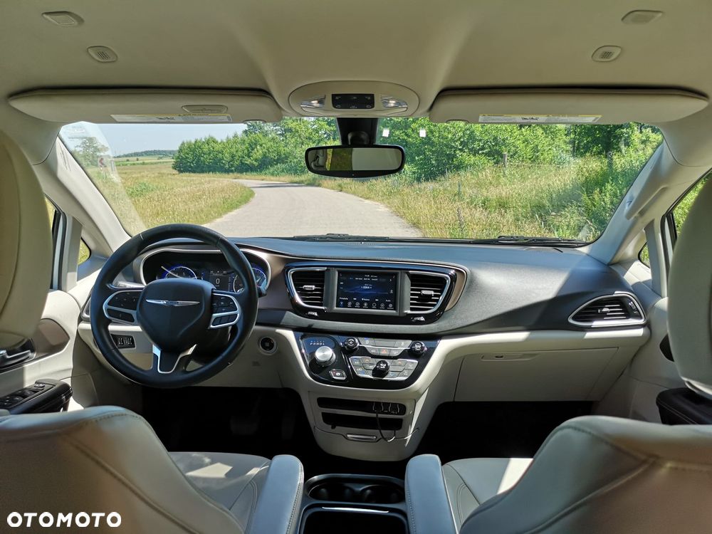 Chrysler Pacifica - 25