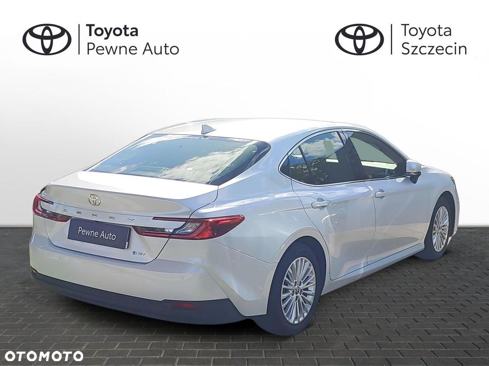 Toyota Camry - 5