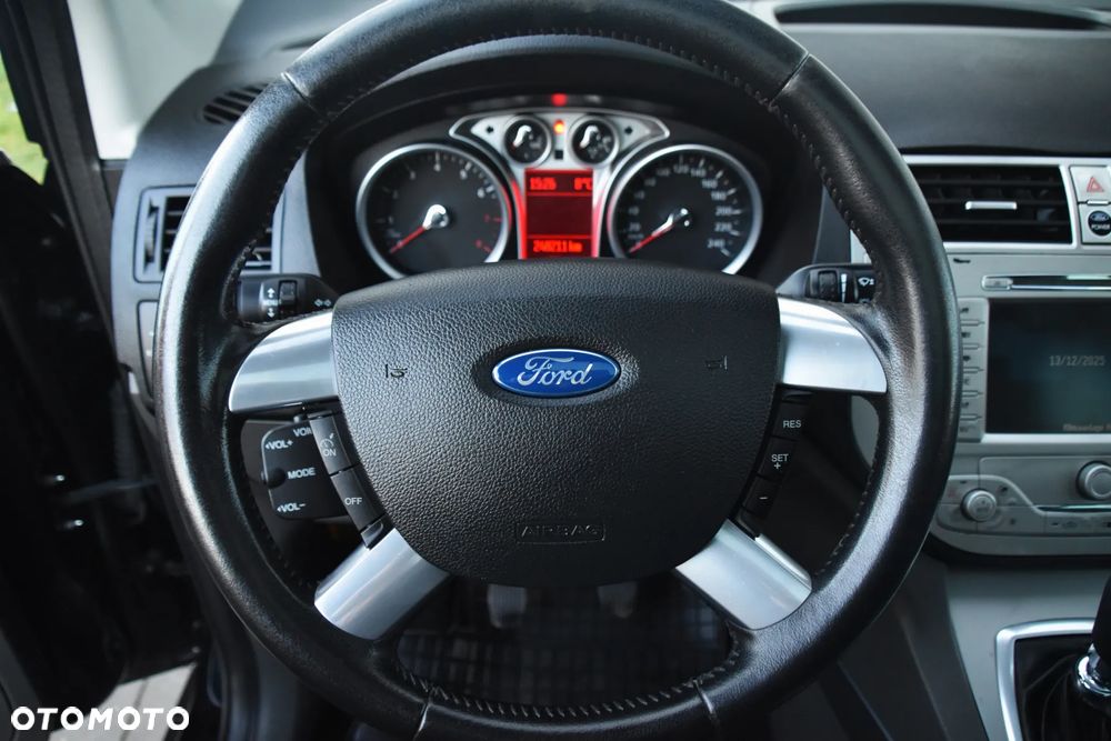 Ford Kuga 2.5 4x4 Titanium - 17