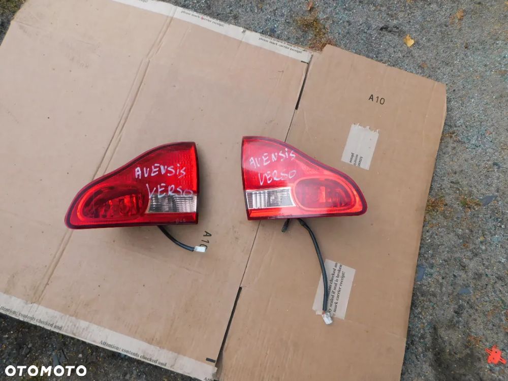 toyota avensis verso lampa lewa WYSYŁKA - 2