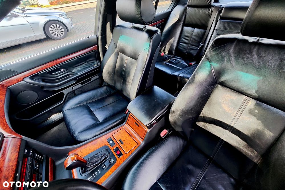 BMW Seria 7 740i V8 - 35