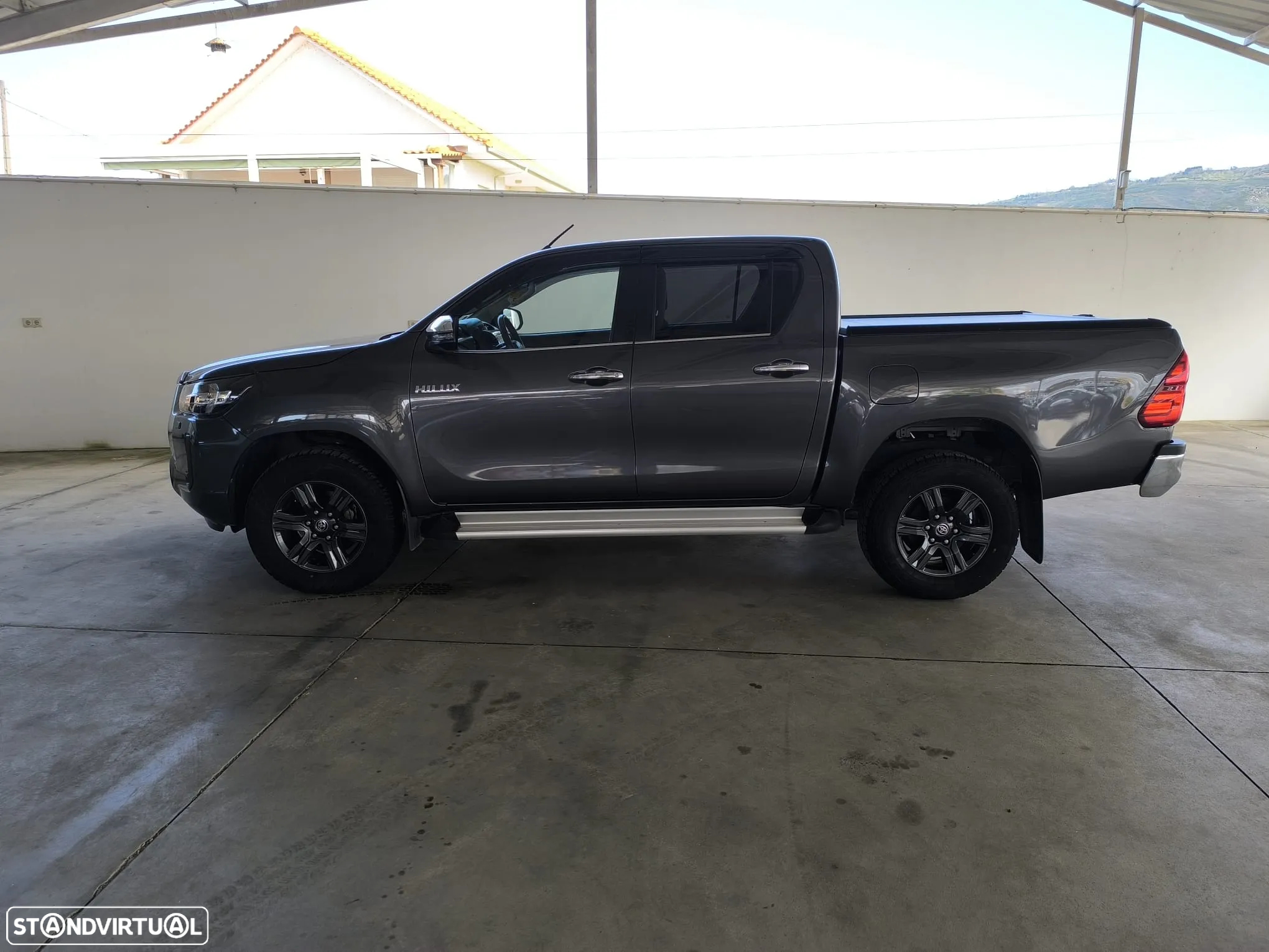 Toyota Hilux 2.4 D-4D 4WD CD Tracker - 2